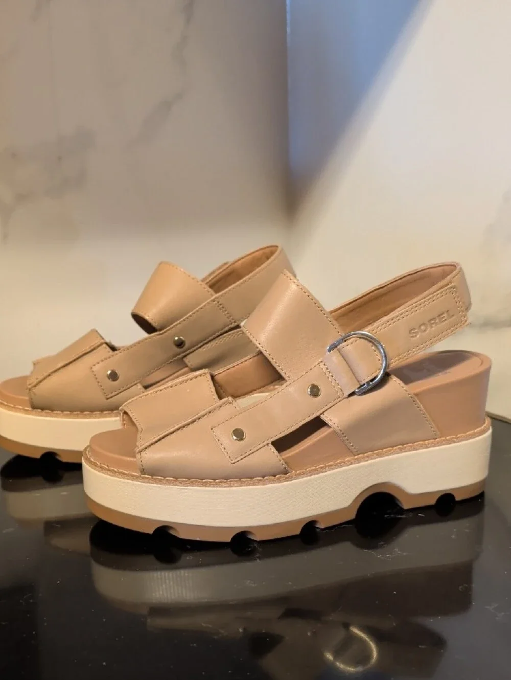 Sorel Joanie IV Wedge Honest Beige/Gum Sandals Size 7.5 Like New